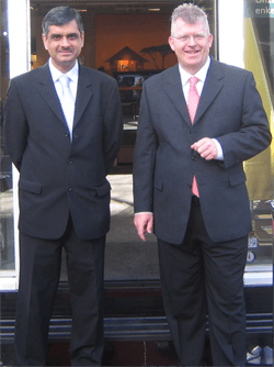 Twee mannen in pak, archieffoto Wessels
