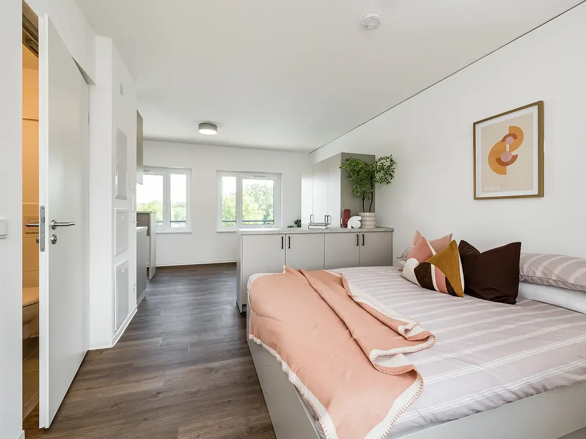 Fully furnished private student studio in Berlin with bed and kitchenette
