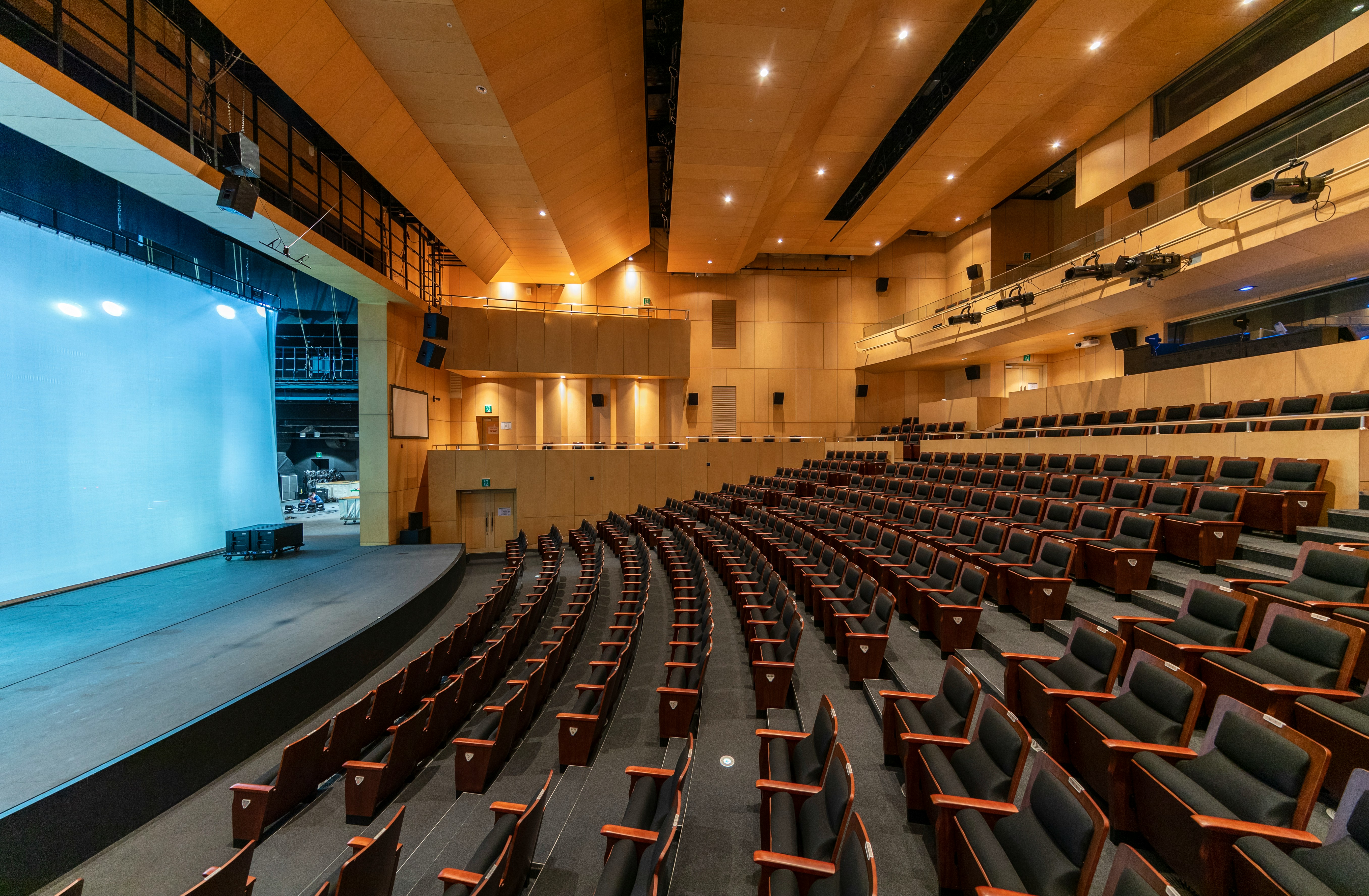 A university lecture hall demonstrating the effective application of acoustic panels in large-scale educational environments.