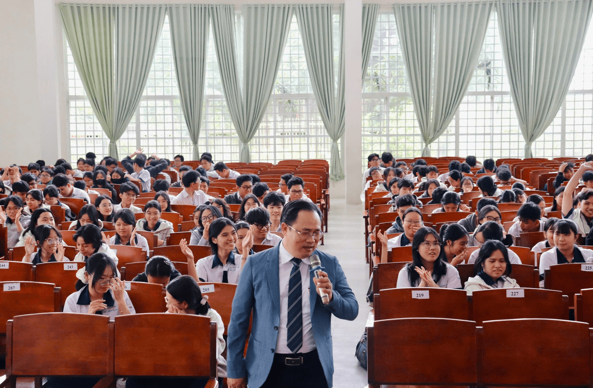 THPT Chu Văn An bùng nổ với “Hiểu bản thân – Kiến tạo tương lai trong kỷ nguyên số”