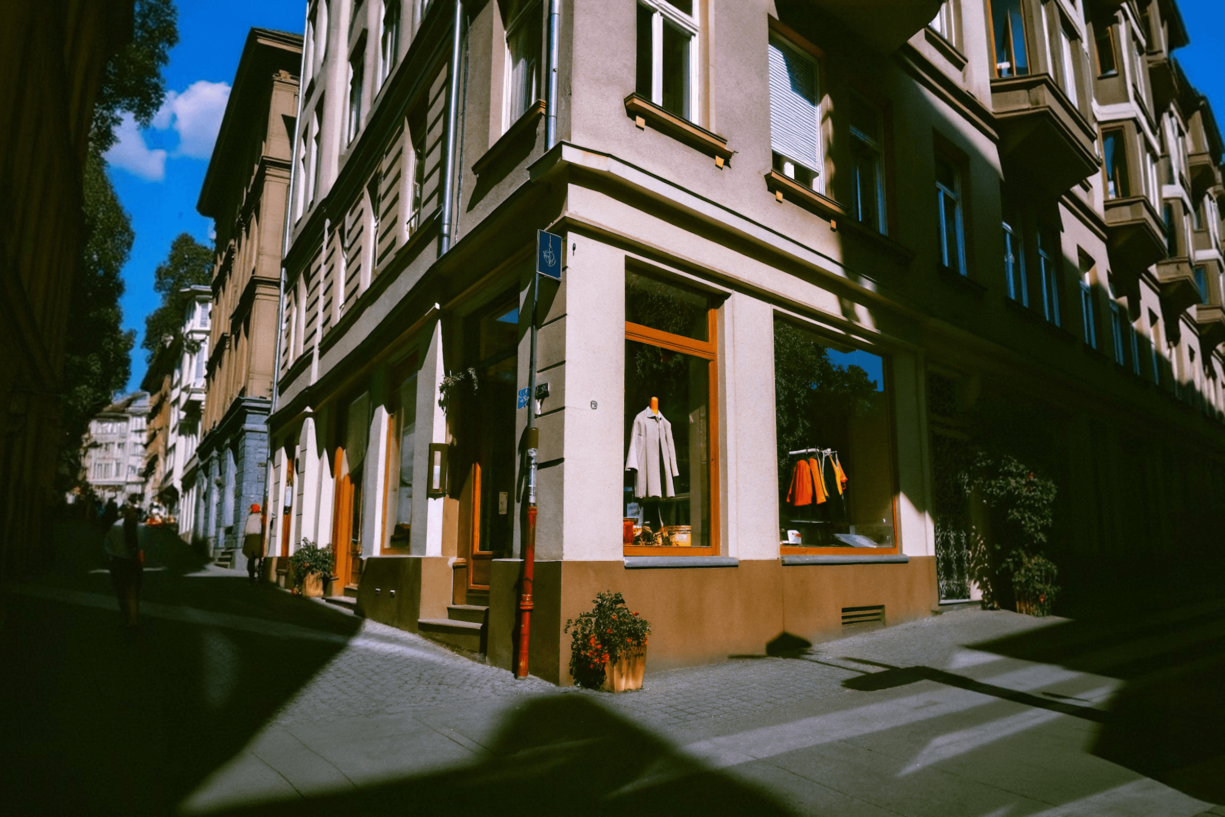 The Psychology of a Premium Storefront: Why Design Signals Price