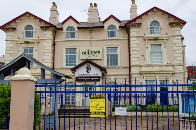 14. High Tea or Cocktails at the 100 Queen’s Gate Hotel