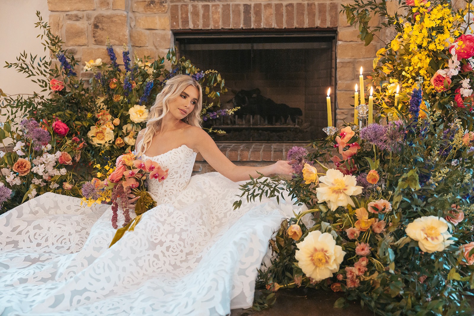 nfinity pool blending into the ocean view, minimalist sun loungers in soft neutral fabric, curved architecture