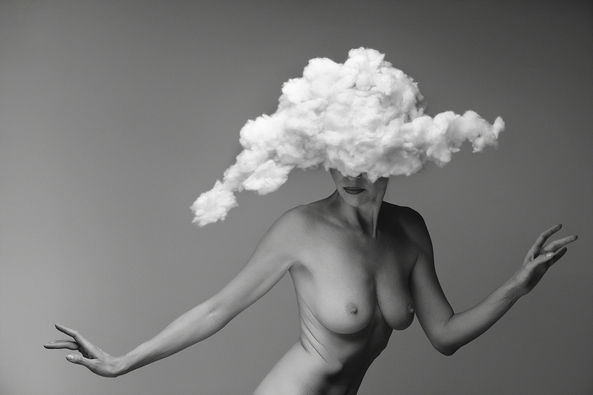 Female nude, cotton cloud covering the head, black and white - Clouded - Agnieszka Czyzkowska Photography