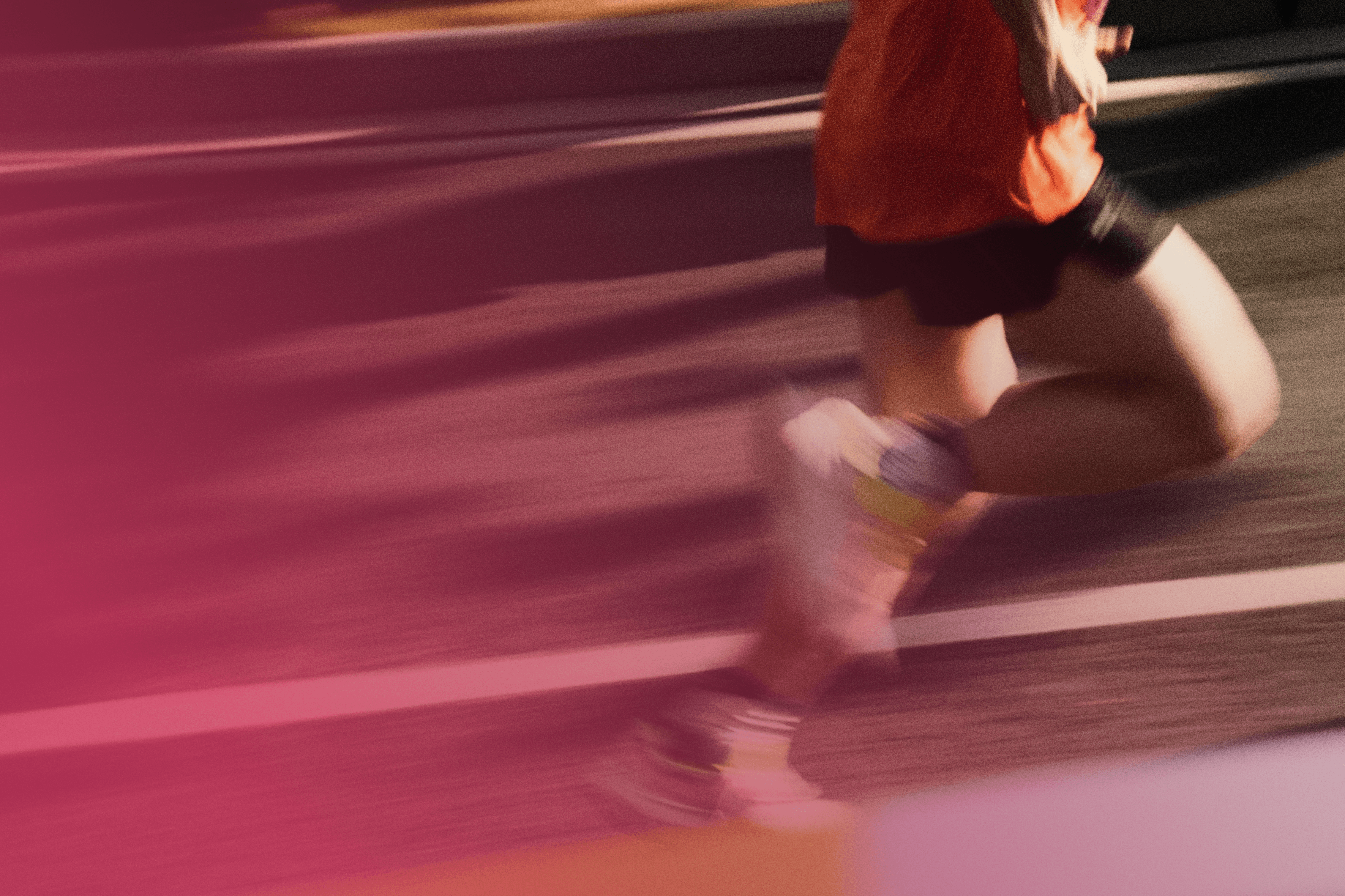 Ambitionierte Läuferinnen und Läufer bei einem Pace Race Laufevent vor dem Start zu ihren 1.00m Intervallen