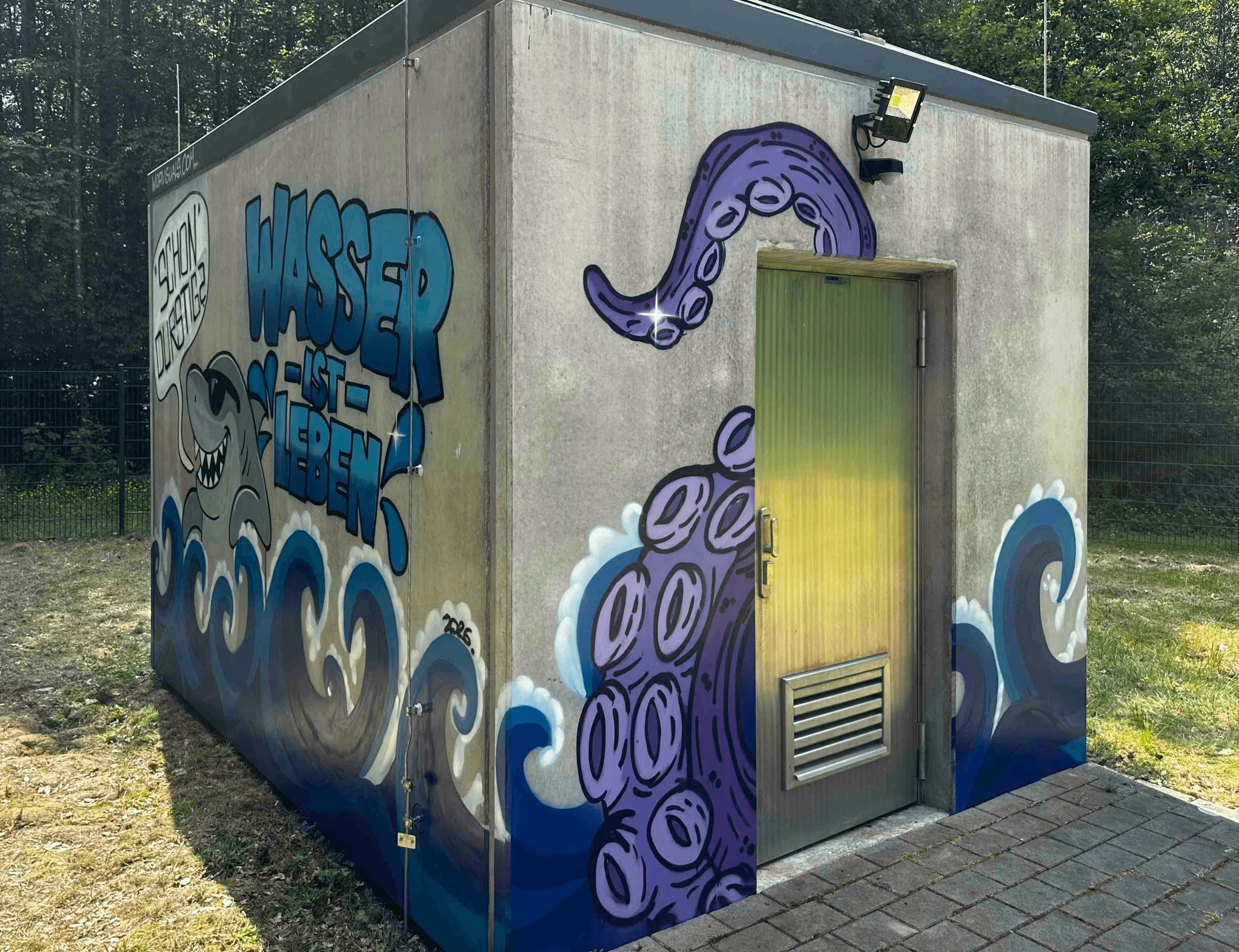 Schüler gestalten Brunnen bei Graffiti-Workshop in Laubach 