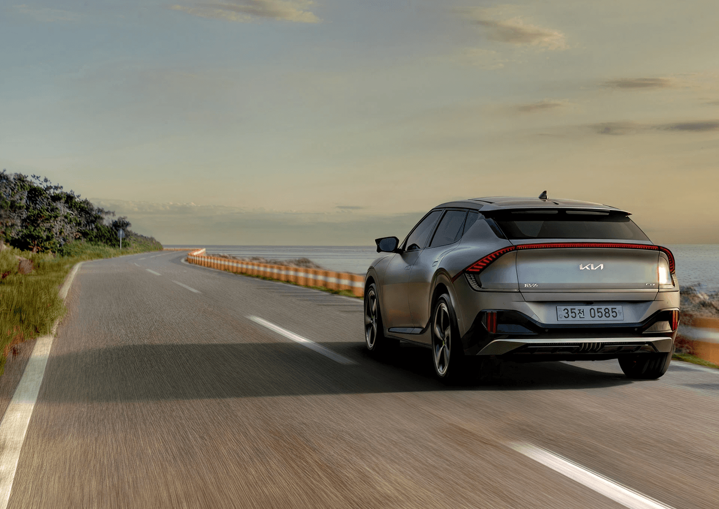 Dynamic picture of a cyclist riding downhill