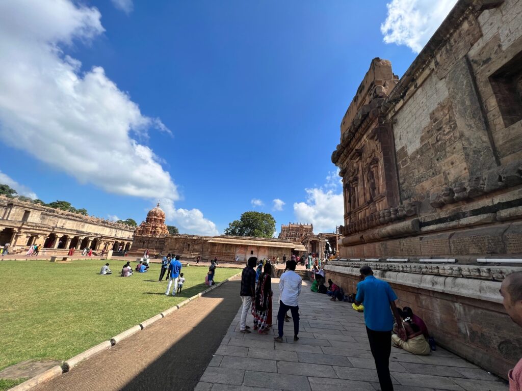 The colonnaded prakara (verandah) at the Brihadeeshwara temple of Thanjavur.