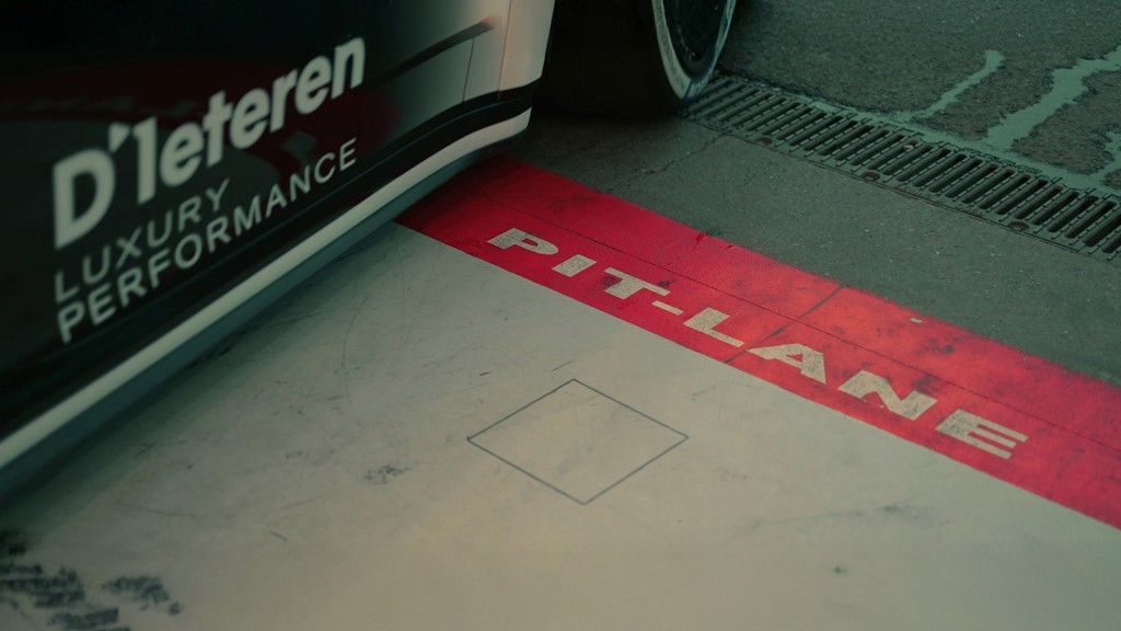 Georges-Louis Bouchez devant des militants expliquant à Bruxelles les futures décisions du gouvernement Arizona