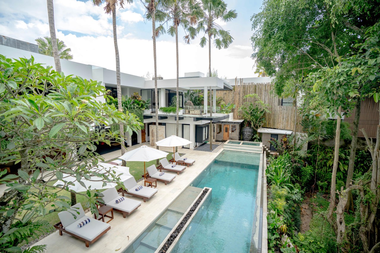 Freehold 6-bedroom villa in Pererenan