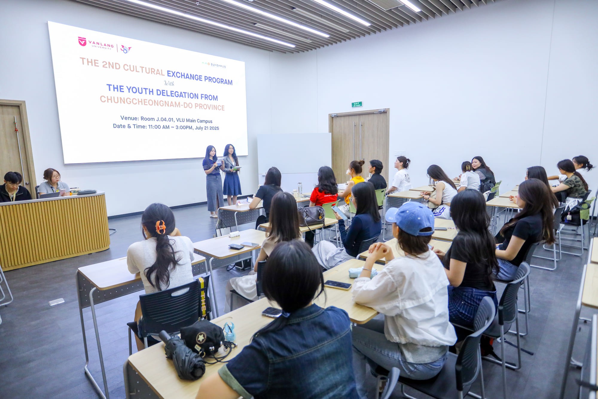 vlu-chuong-trinh-giao-luu-van-hoa-viet-han-ket-noi-sinh-vien-van-lang-va-sinh-vien-tinh-chungcheongnam-do-e.jpg