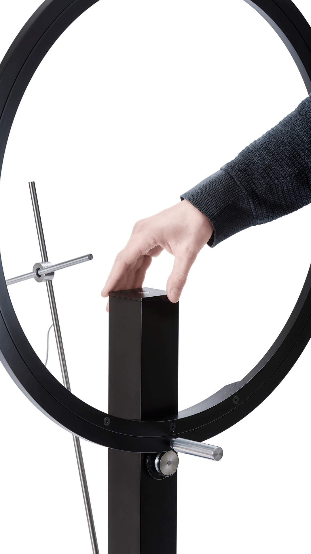 The battery can be removed and charged via the dynamo while riding the bike 