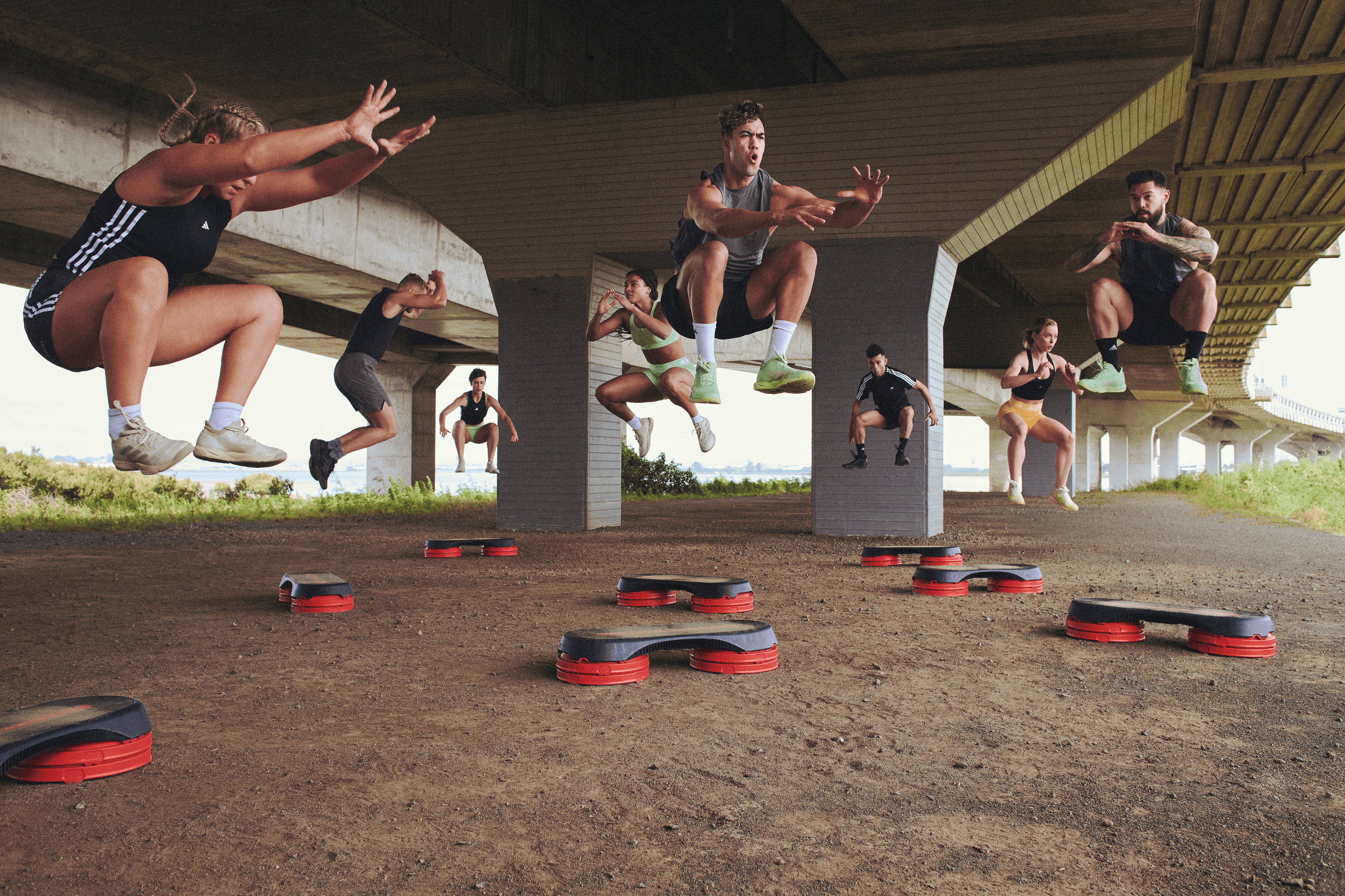 Die XTRAFIT POP UP Outdoor Classes sind die perfekte Möglichkeit, Training, Spaß, frische Luft und Community zu verbinden. Mit vielen HIIT-Elementen sind die Kurse ein idealer Kalorienverbrenner.