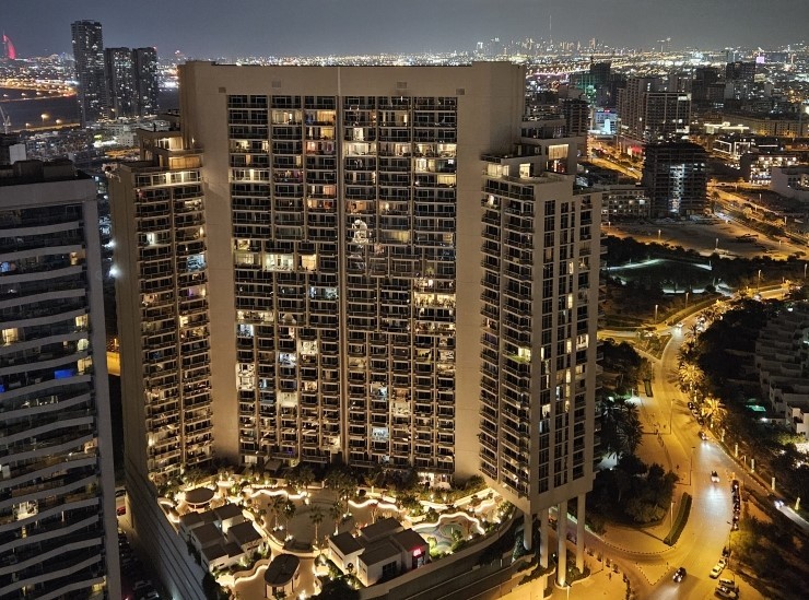 Stunning night view of Zaya Hameni. Experience luxury with our dedicated real estate consultancy services.