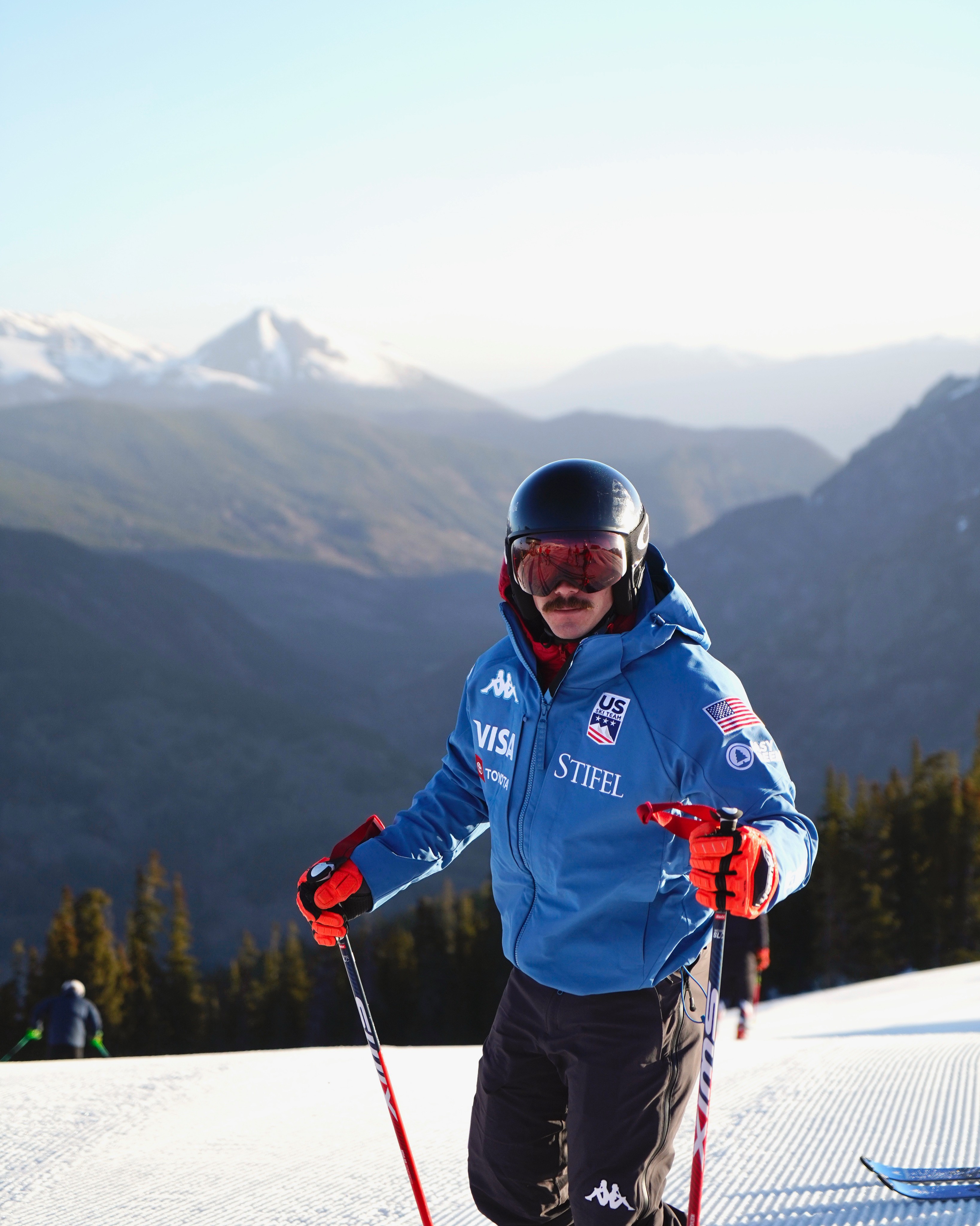 Dynamic picture of a cyclist riding downhill