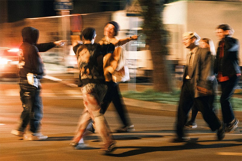 Main characters hang out at night in Rolling Papers (Pikad paberid), oscar entry international film, captured with a soft blurry effect that adds a dreamy, cinematic vibe