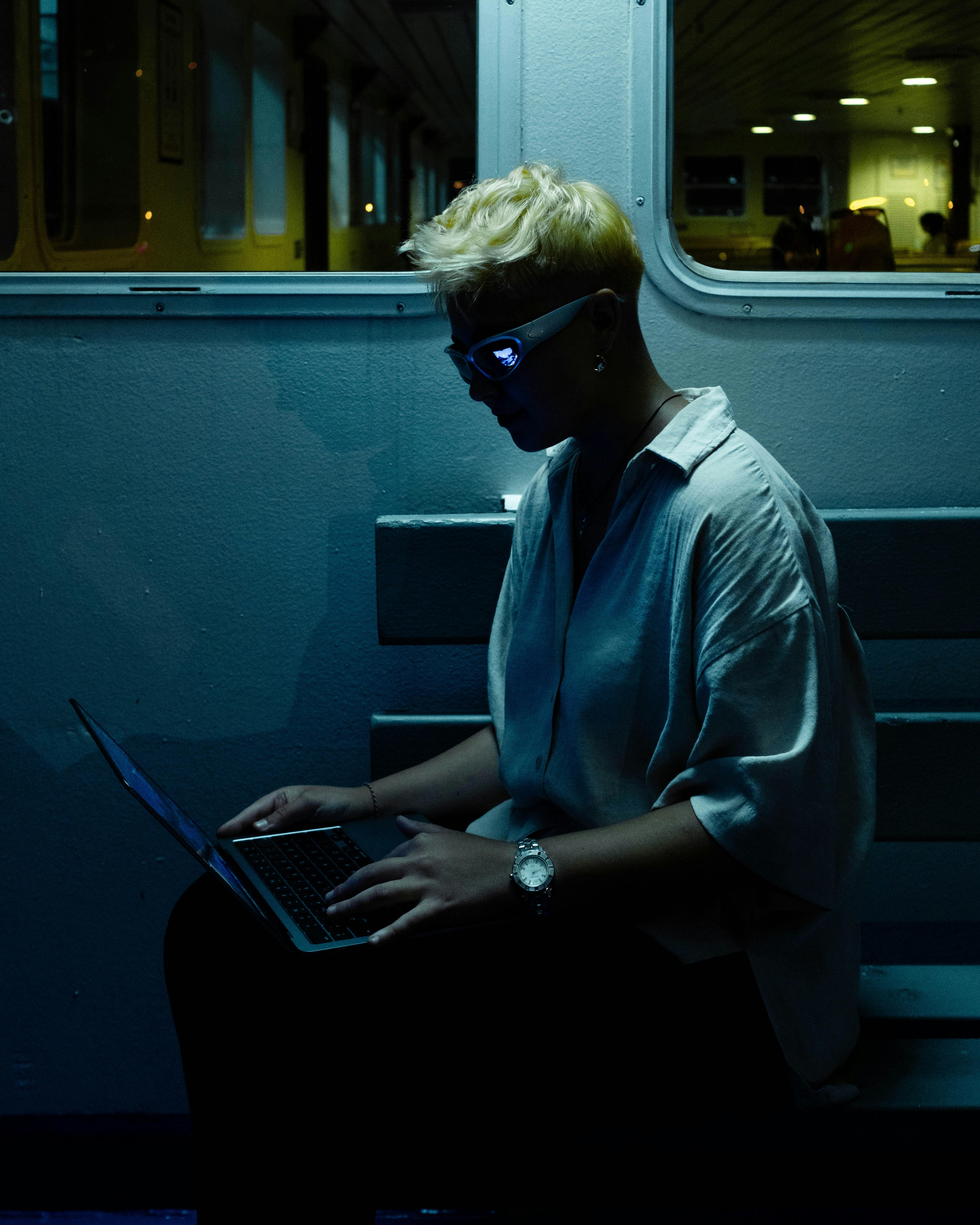 Credit card mockup displaying $430,000 balance and masked card details