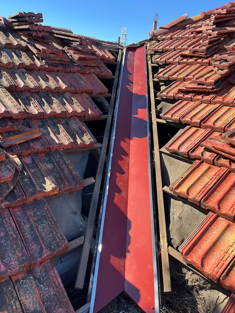 a house roof that is fixed
