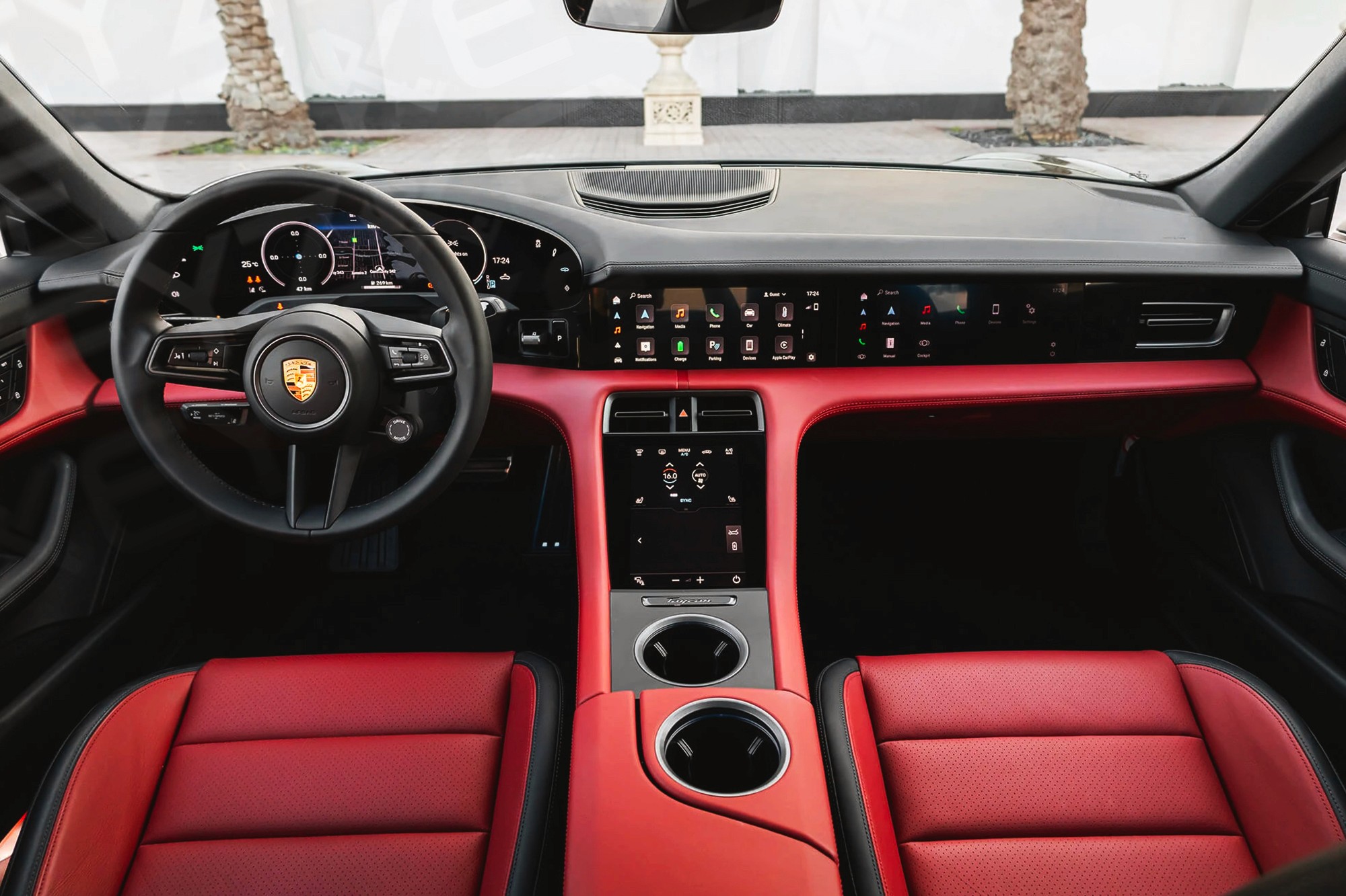 Vue interieur Porsche Taycan Gris Mat – Location Sportive à Dubaï | Keyz Rent