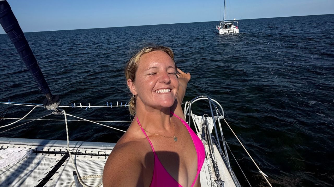 Lexi from Keepinupwithkove on her sailboat