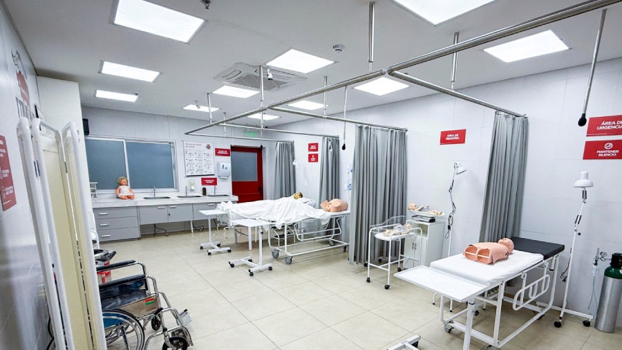 Unidade de Simulação Clínica da UMAX, ambiente hospitalar moderno para treinamento de estudantes de Medicina