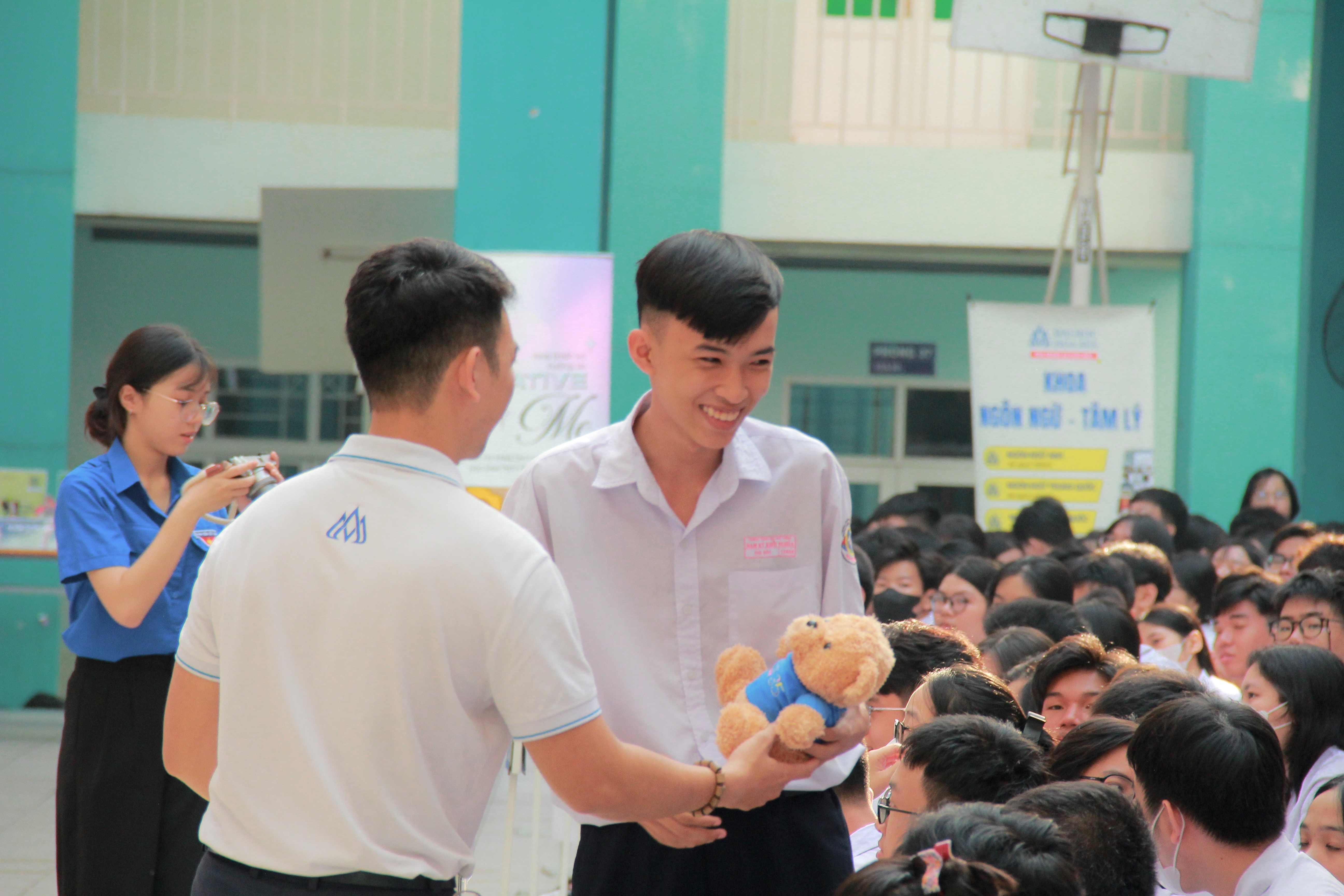 Chọn ngành không mông lung: HSU Tour đến với THPT Nam Kỳ Khởi Nghĩa