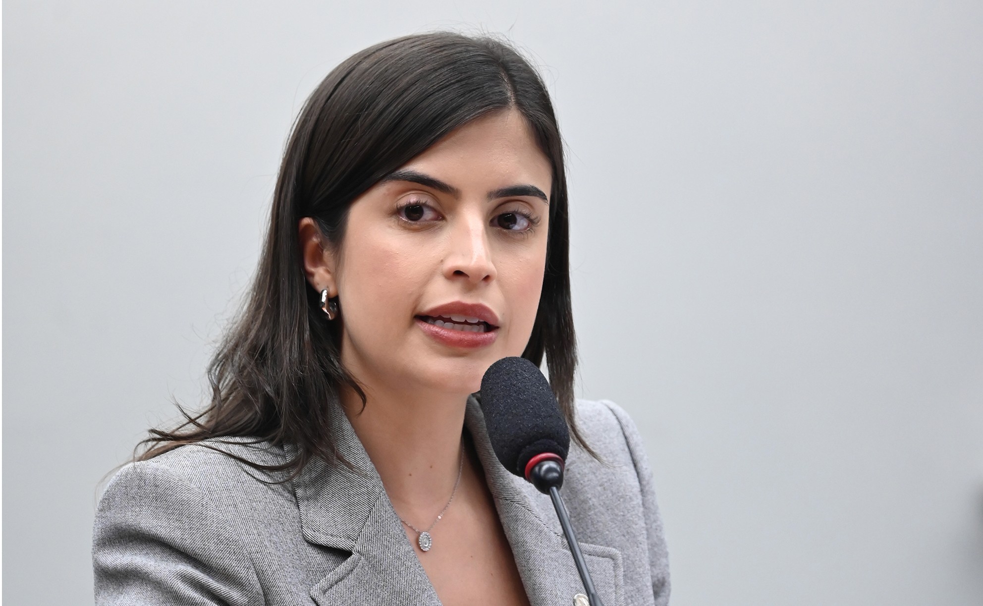 Dep. Tabata Amaral (PSB-SP) durante reunião do GT da Misoginia. 05.05.2026 - Zeca Ribeiro / Câmara dos Deputados