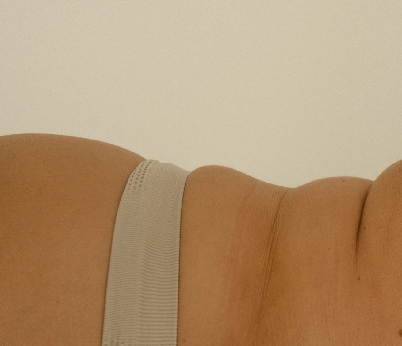 Sesja zdjęciowa dla Skin Concept – detal ciała kobiety