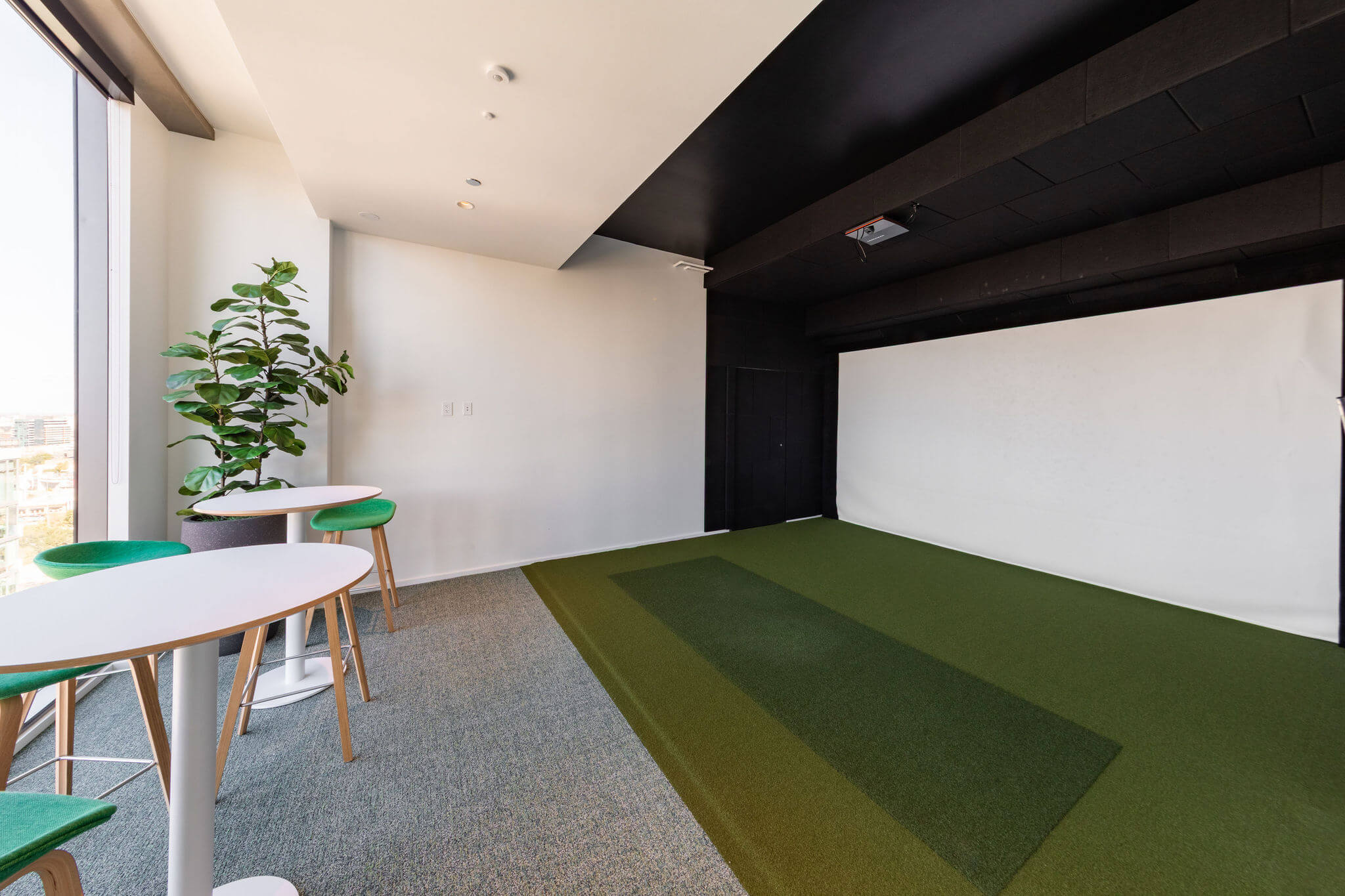 Indoor Golf Simulator at Catalyst Apartments West Loop Chicago