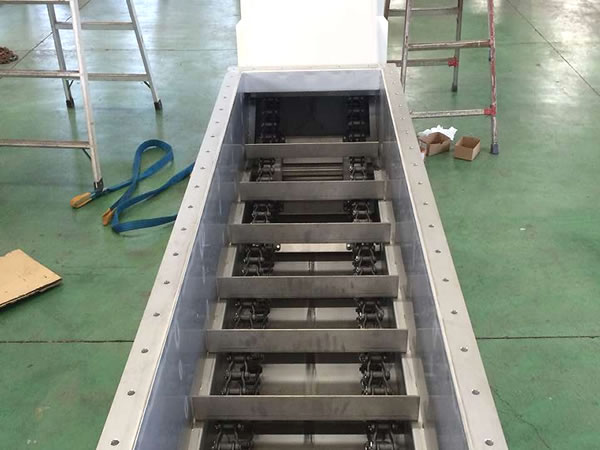 スラッジコンベアの構造。泥水（スラッジ）を掻き出して排出