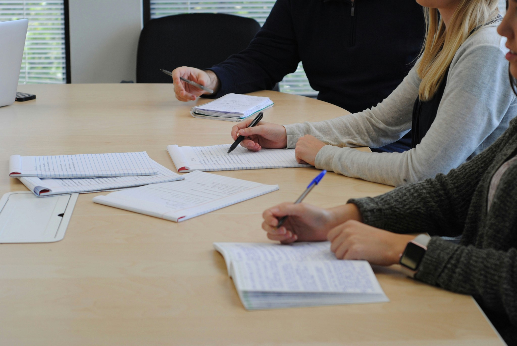 Complete Guide On How To Write A Research Paper Draft — Otio Blog