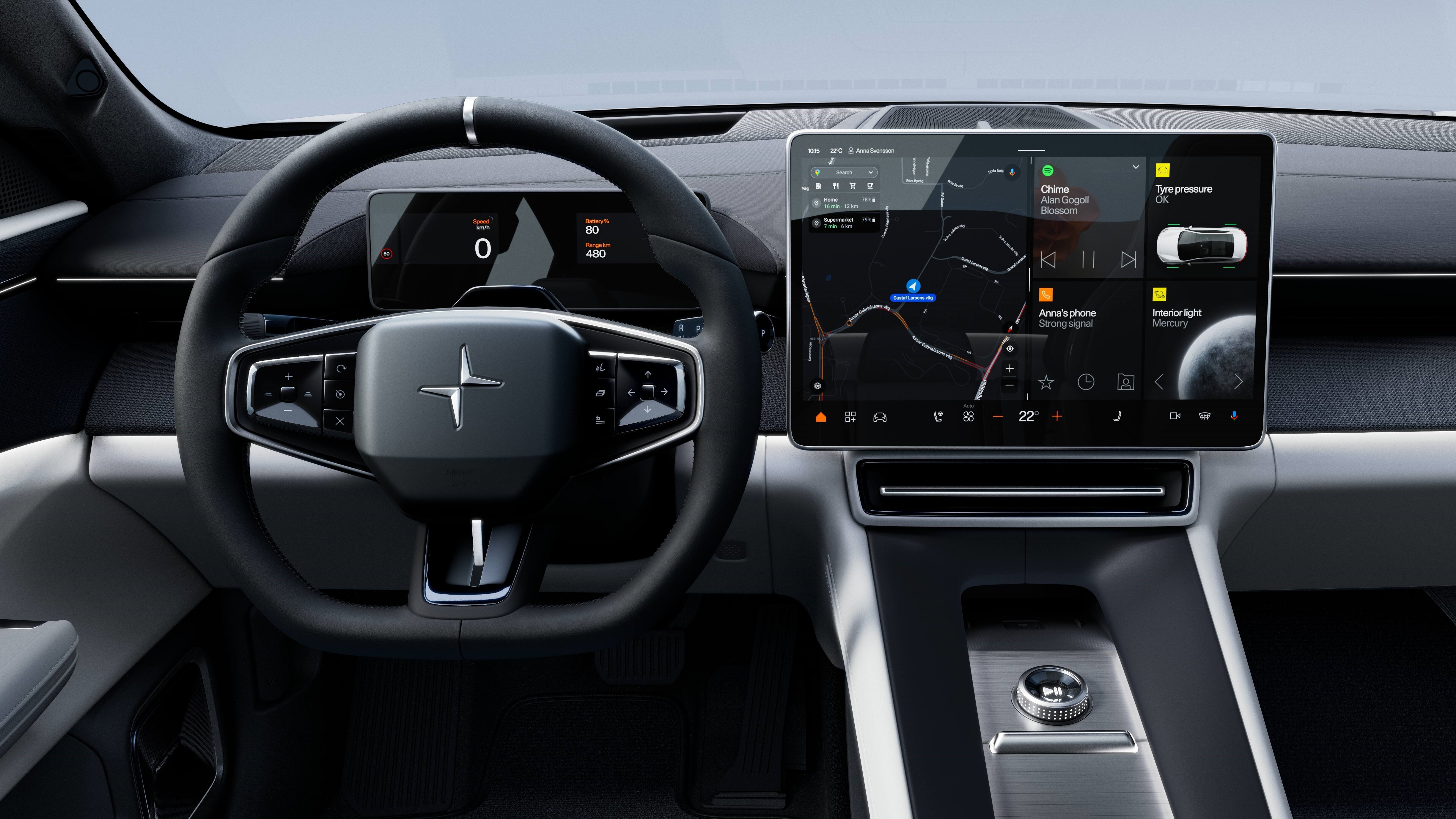 Intérieur de la Polestar 4 avec volant multifonction, instrumentation numérique et grand écran central