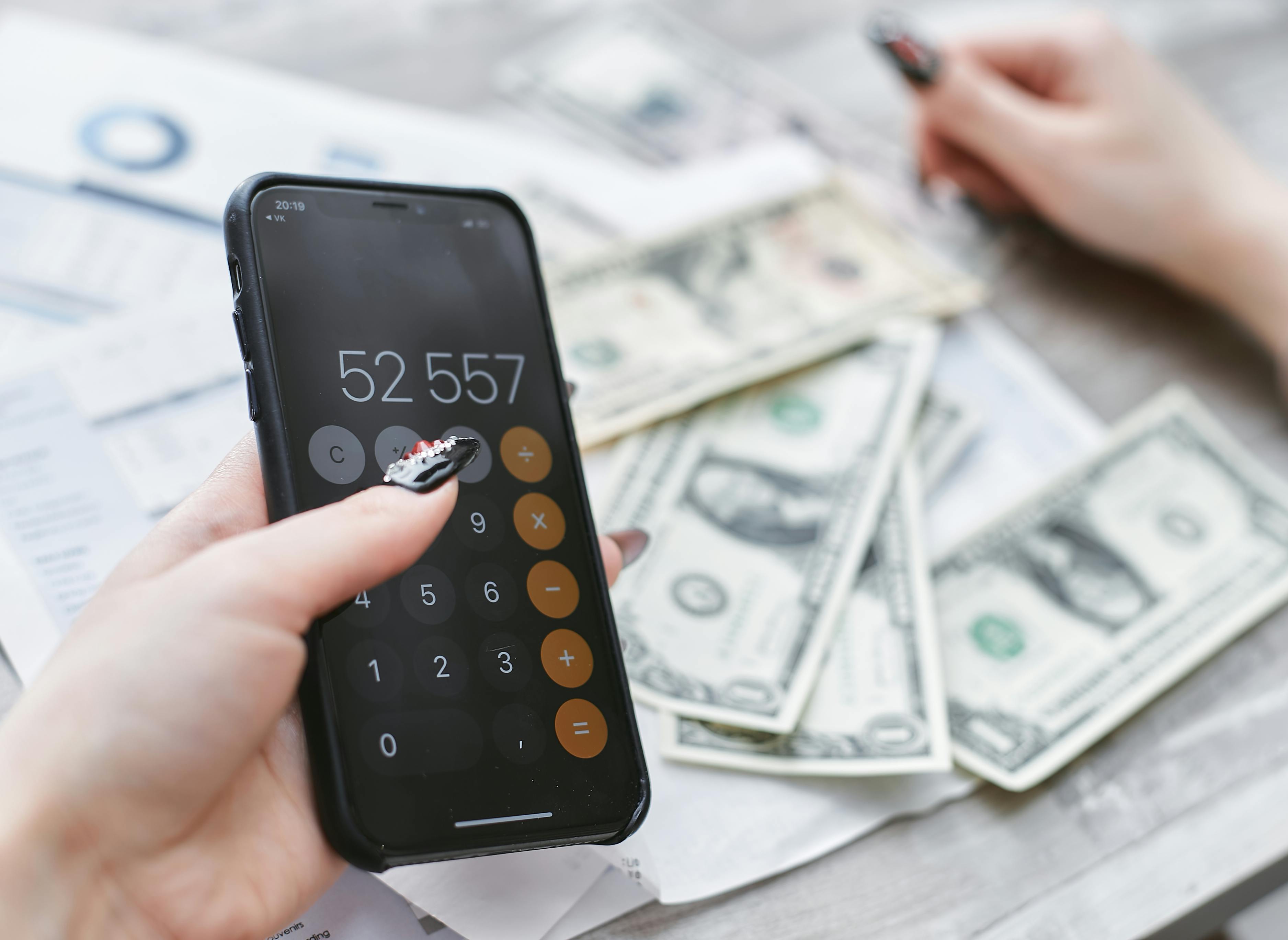 International students calculating living expenses for studying in China