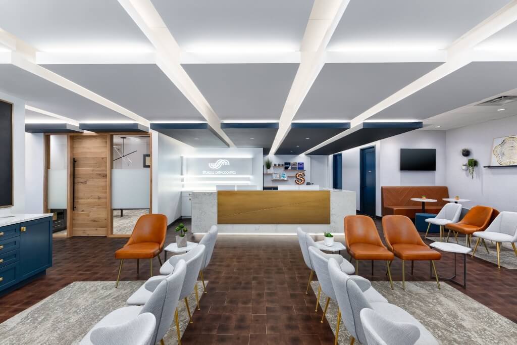 Modern reception area featuring a welcoming desk, seating, and bright lighting.