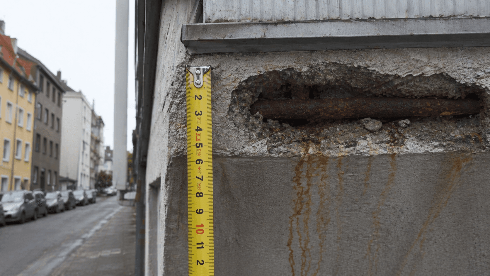betonabplatzung an einem Hildener Balkon