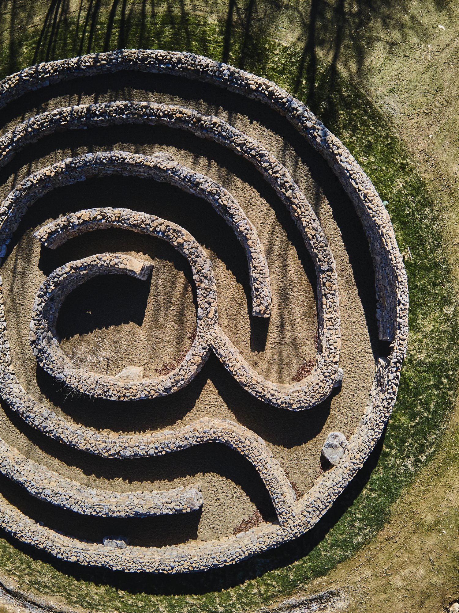 Trockenmauerkunstwerk Time for Love Labyrinth von Thea Alvin