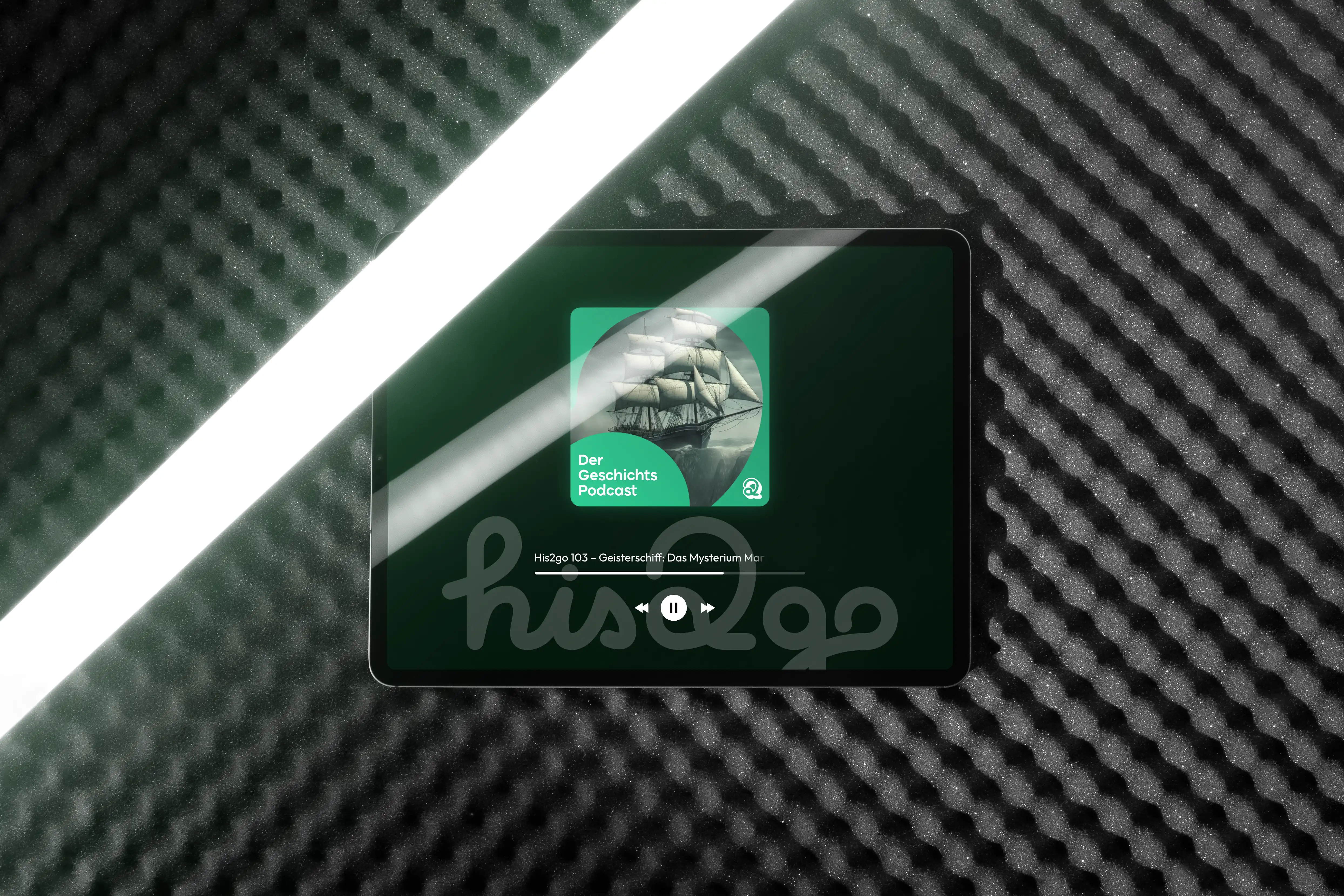 His2Go gebrandetes Podcast Cover. Zu sehen ist der iPad Musik-Player mit His2Go Branding.