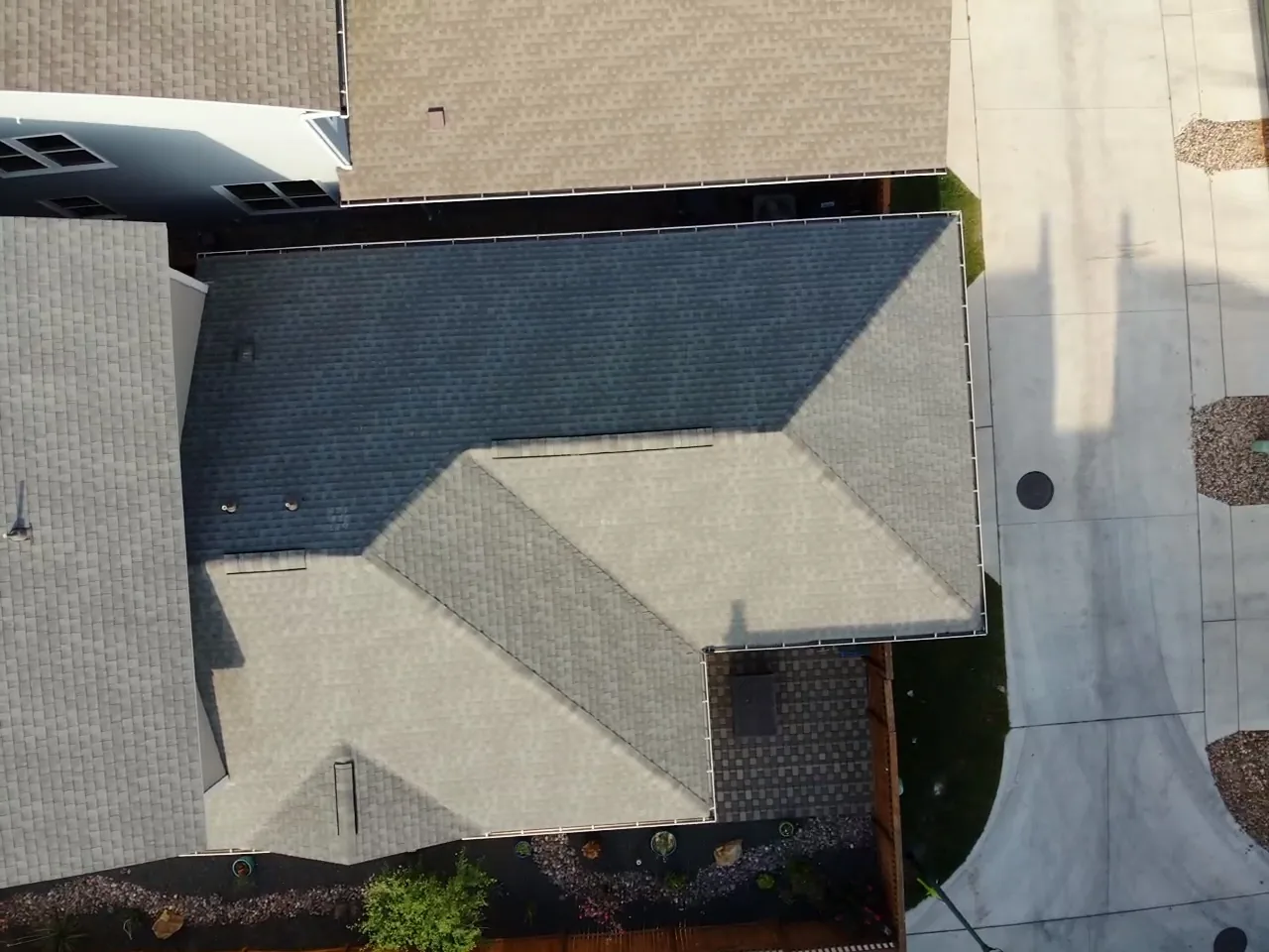 Before replacement: earlier roofing on the same home.