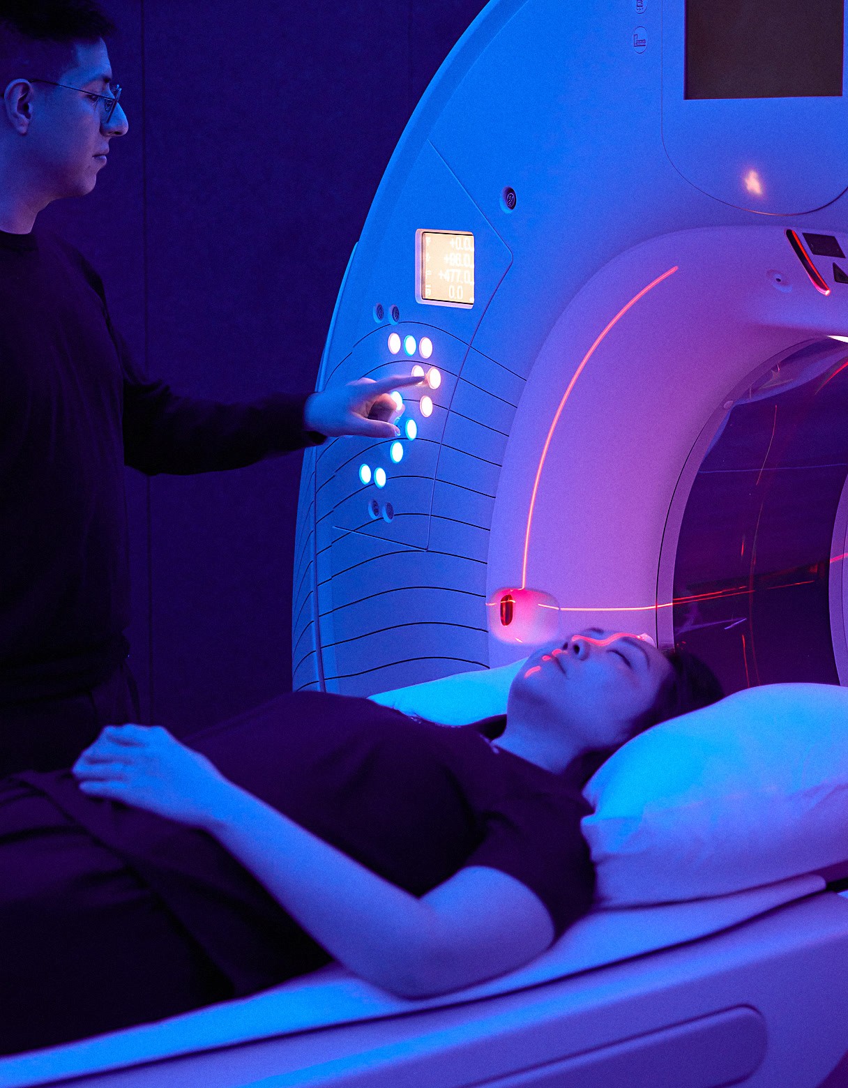 Patient receiving longevity testing with advanced full-body MRI scan as part of Biograph’s comprehensive health assessment.