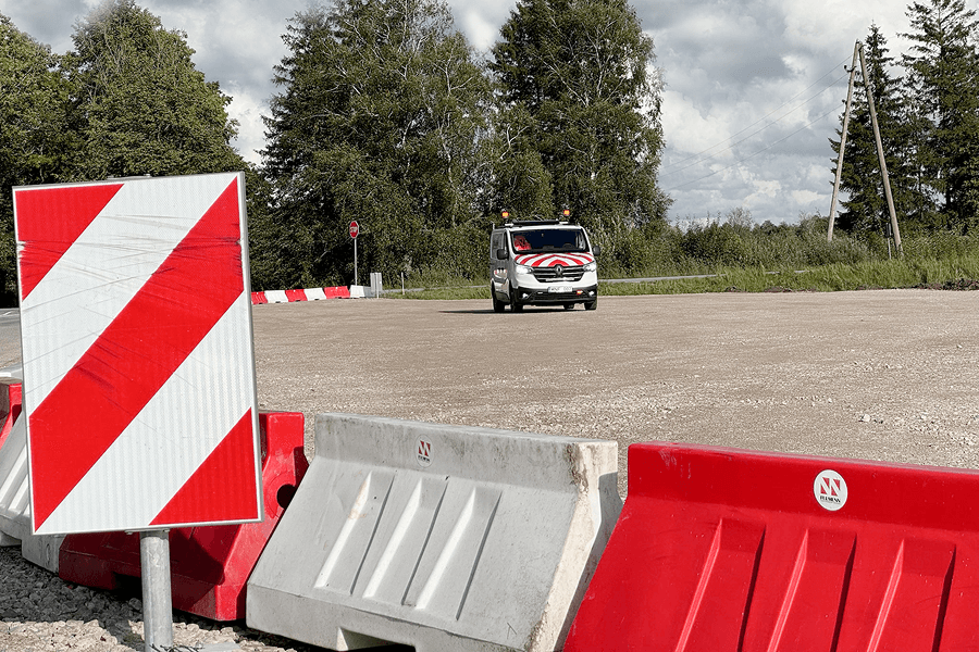 Street infrastructure redesign and long-term solution development for heavyweight and oversized transport