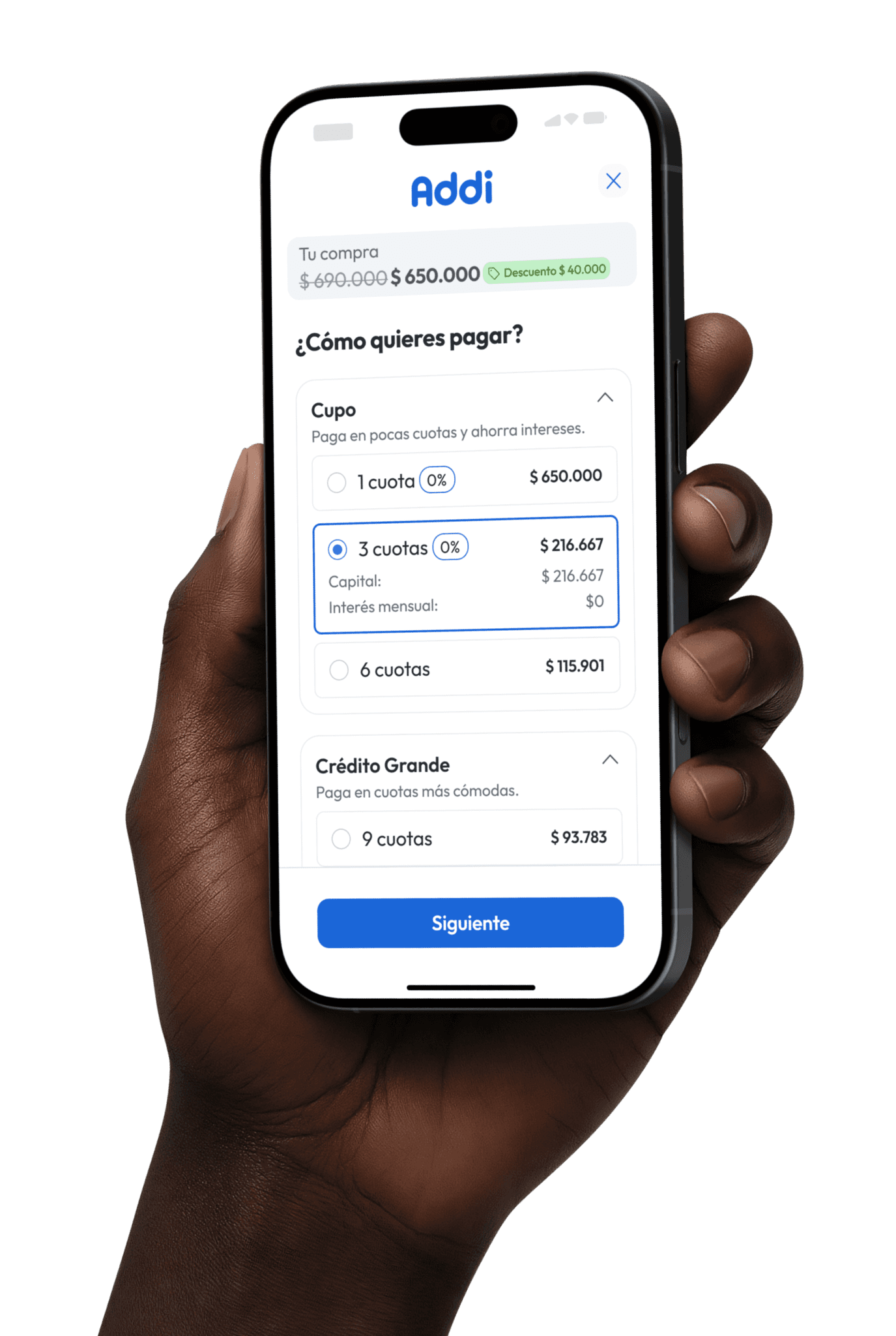 Mano sosteniendo un celular que muestra en pantalla las cuotas de pago disponibles con Add