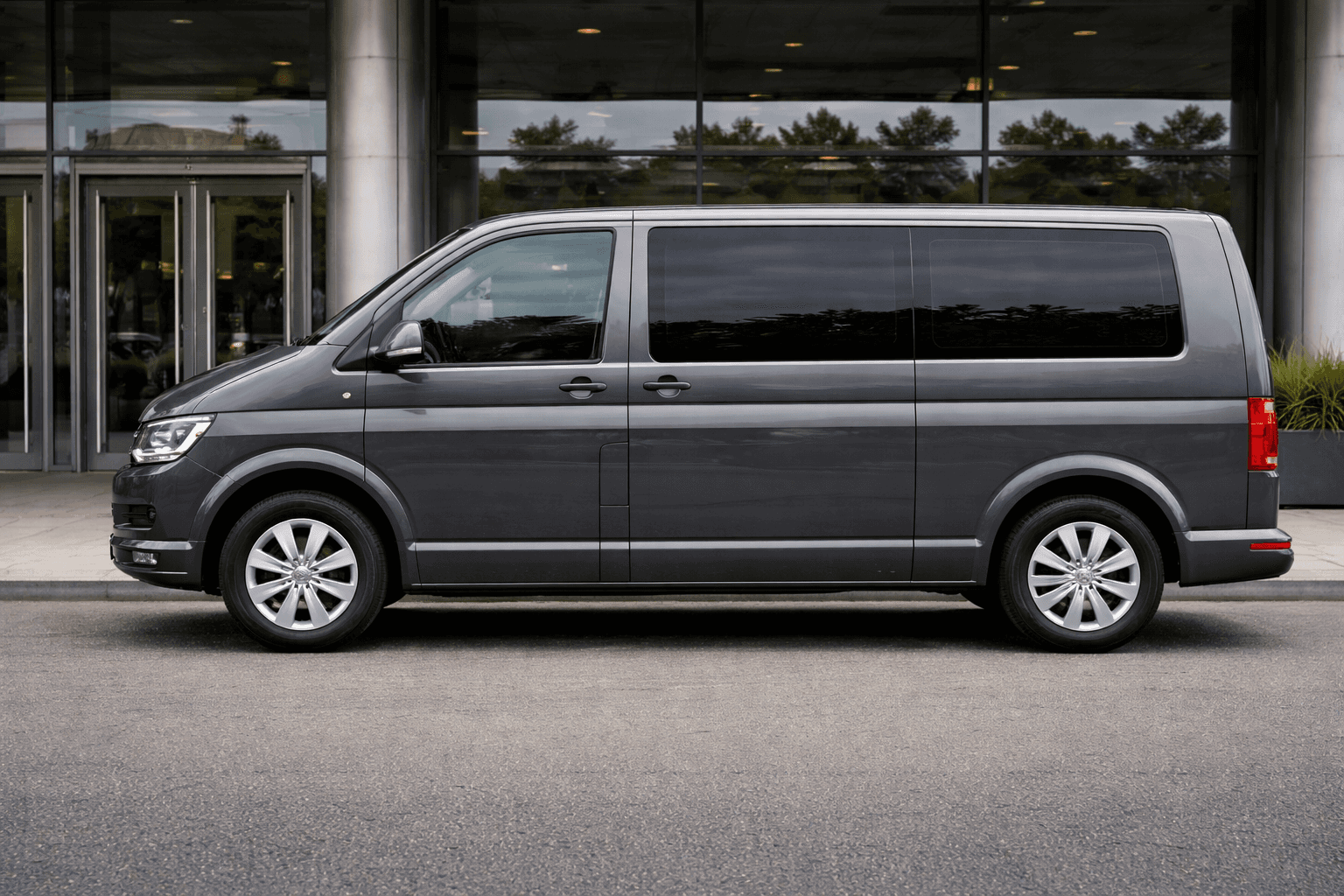 VW T6 Caravelle Portrait