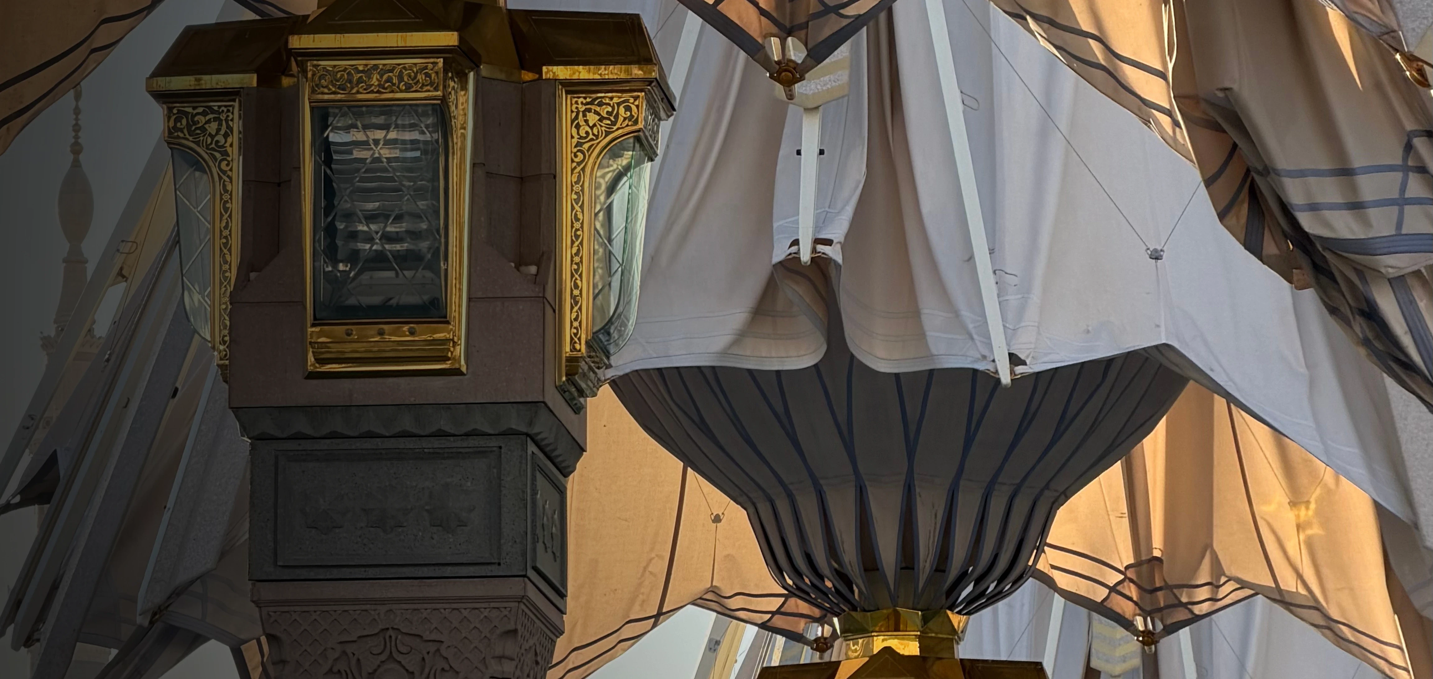 De parasollen van Masjid an-nabawi in Medina