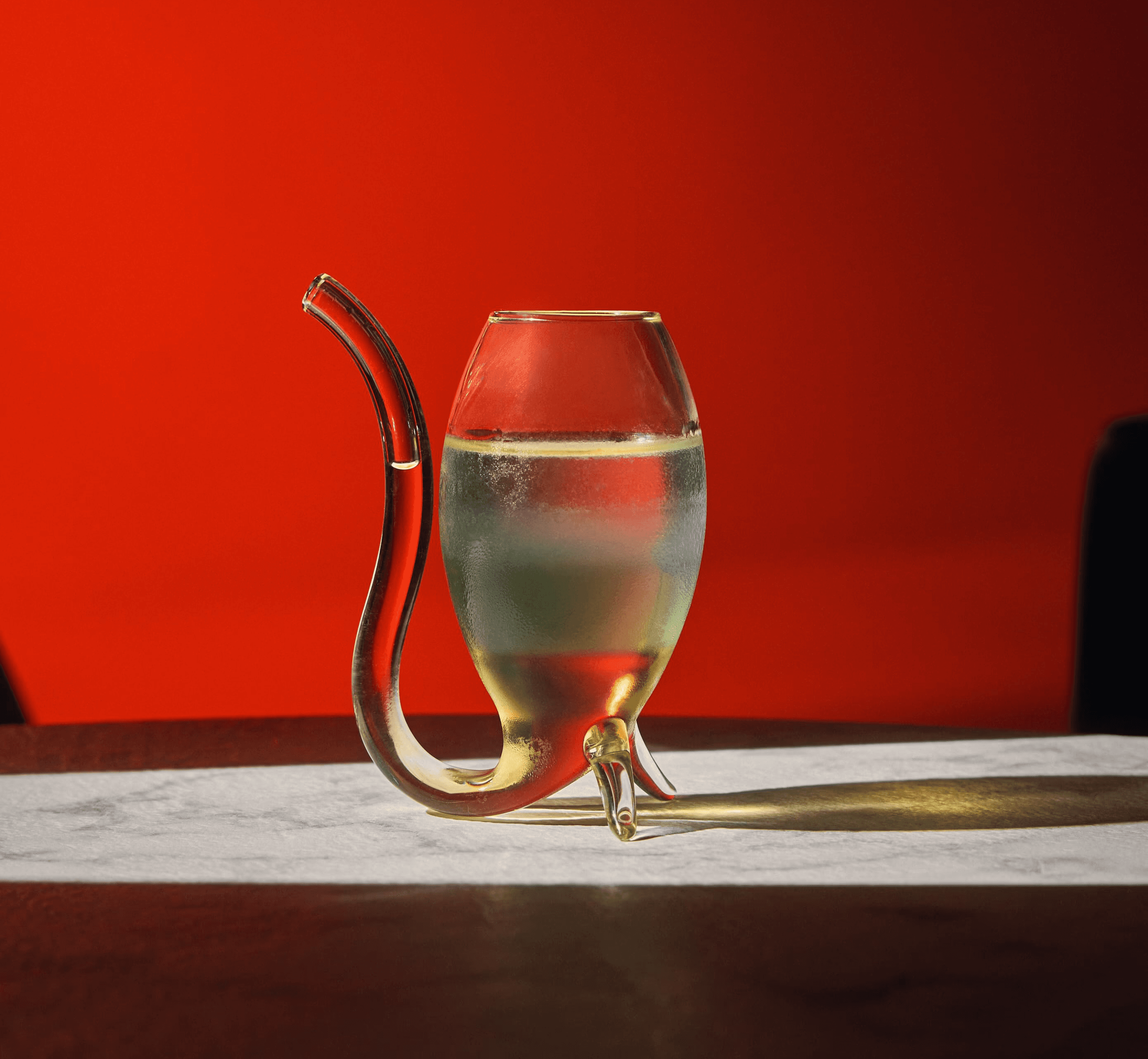 Cocktail coloré servi pendant une animation cocktail avec traiteur spécialisé pour événement professionnel