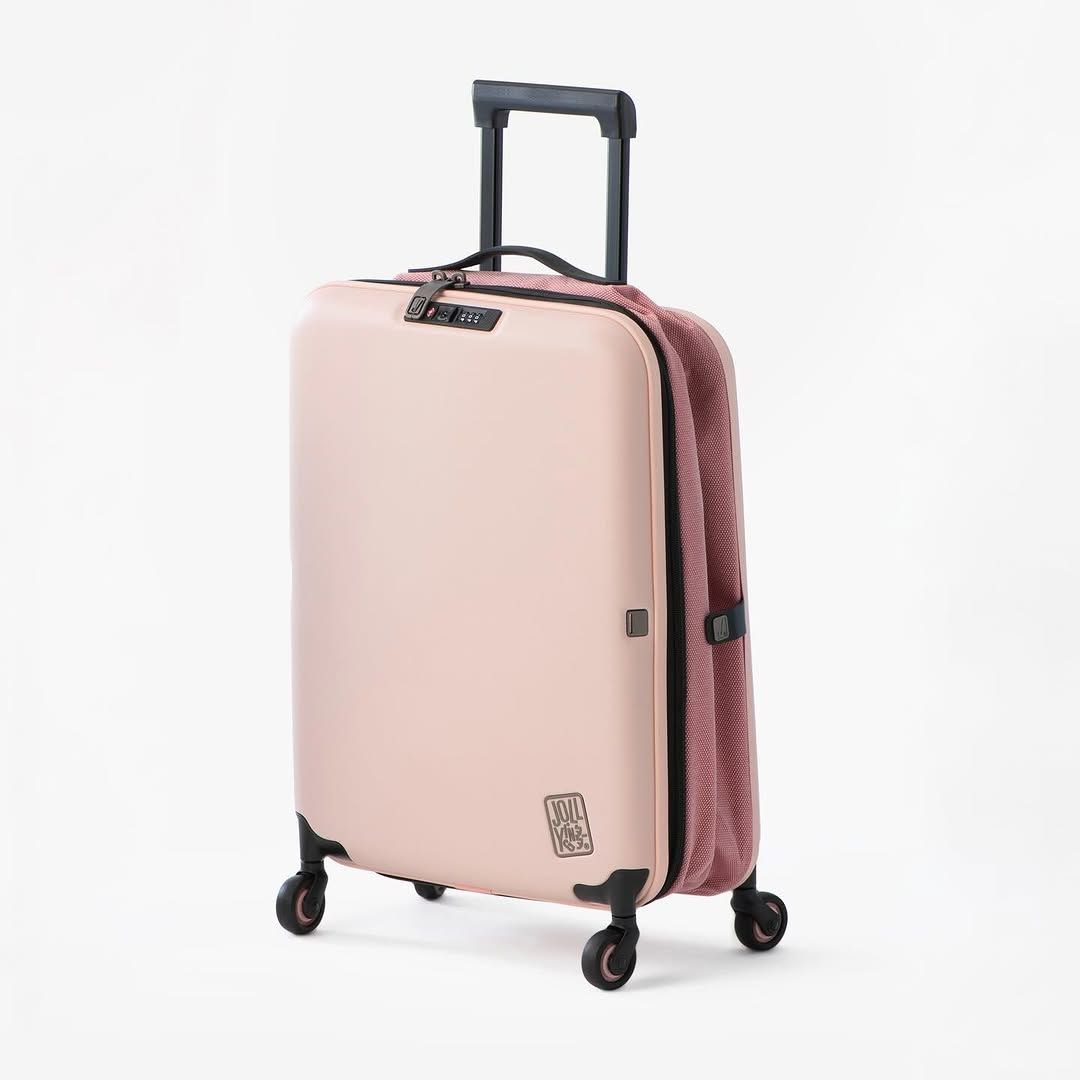 3D bag design involves creating digital models that combine style, functionality, and practicality. This process allows for detailed visualization of the bag's structure, materials, and features, ensuring a sleek and functional design ready for production.