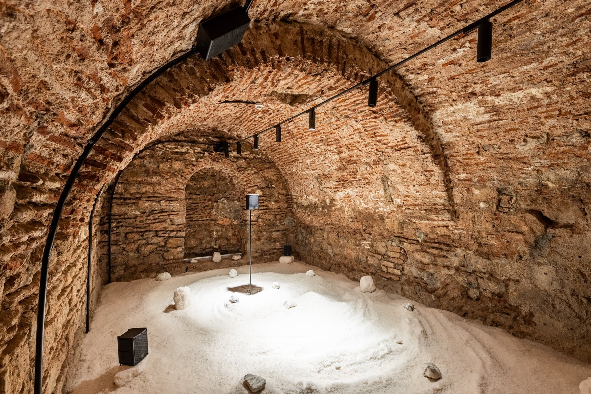 18-istanbul-bienali-galata-rum-okulu