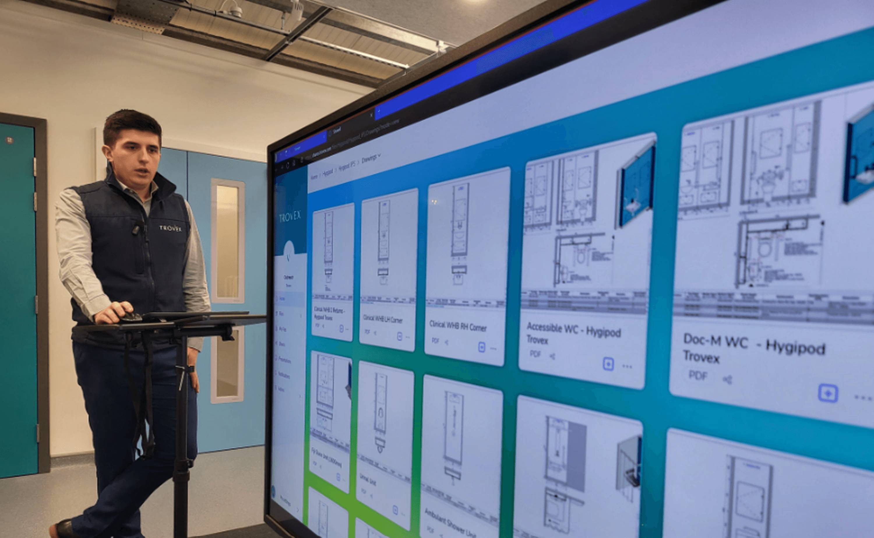Arne Cowley presenting the Hygipod IPS configurations