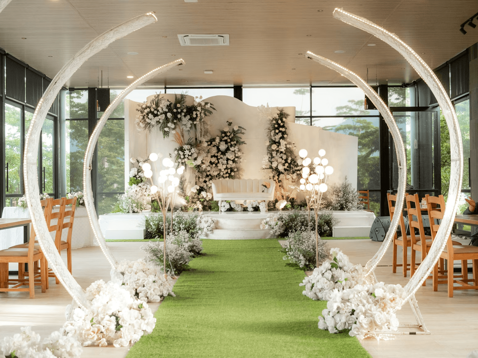 Aesthetic Indoor Wedding Decoration