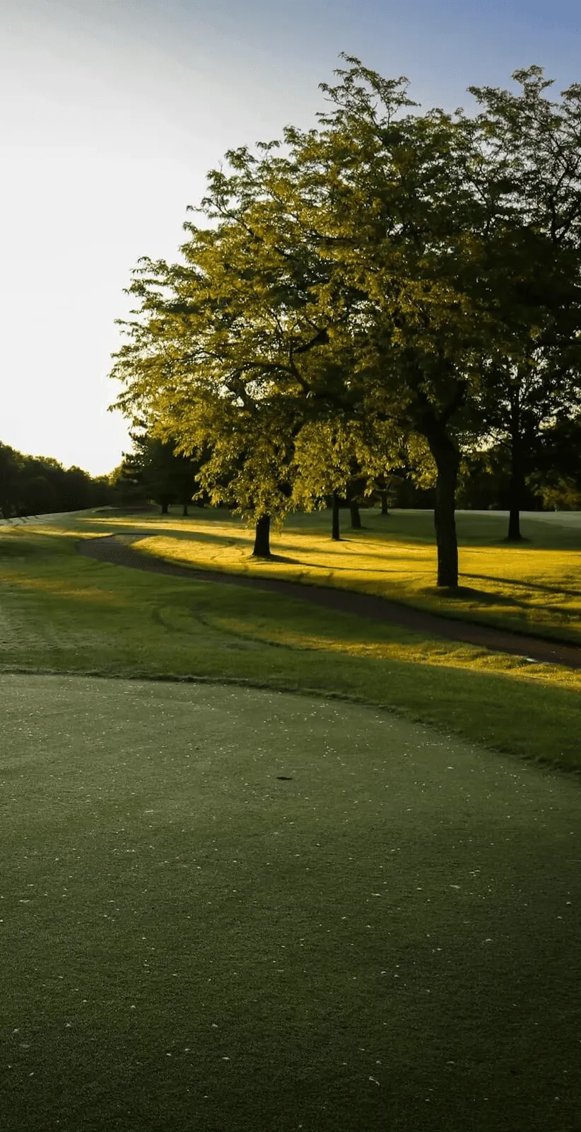 Blick auf den Golfplatz Eschenried beim Golfstüberl Gröbenbach