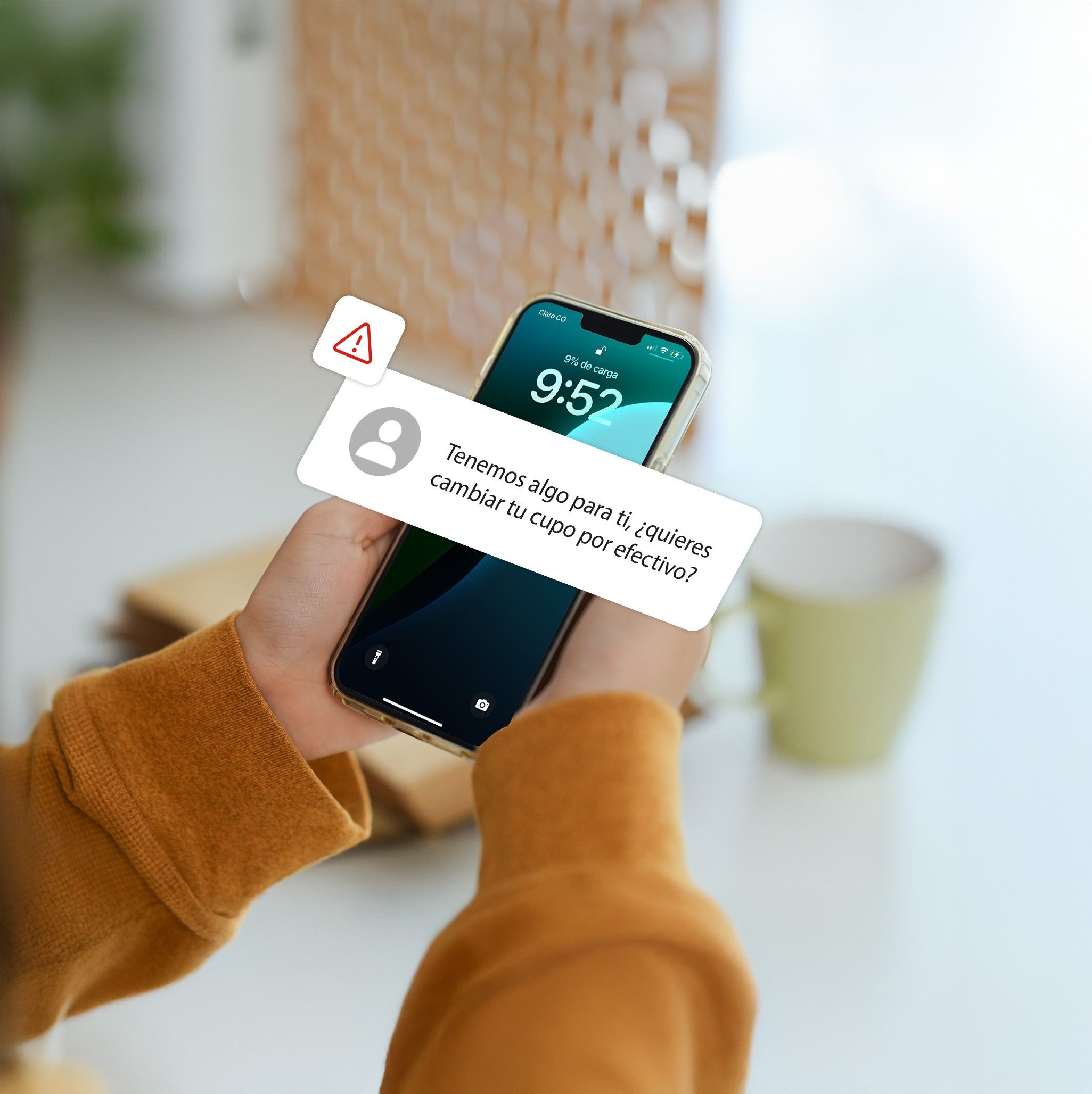 Mujer mirando al cielo aplicando crédito Addi en minutos